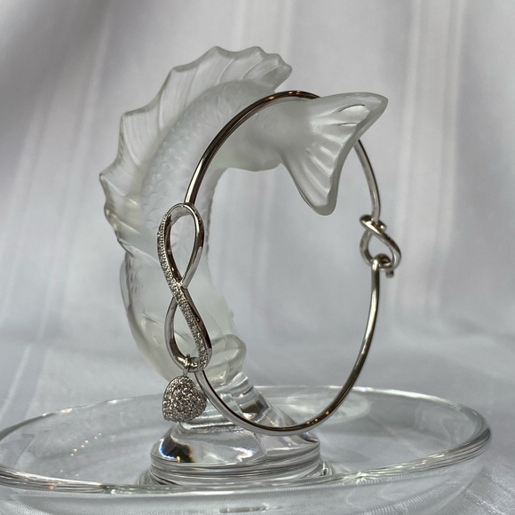 Piercing Pagoda Infinity Dangle Heart Charm Bangle Bracelet 7" - Picture 2 of 12